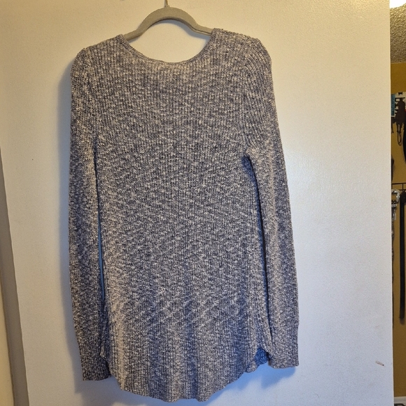Natural Reflections Women's Heathered V-Neck Sweater - Picture 4 of 8